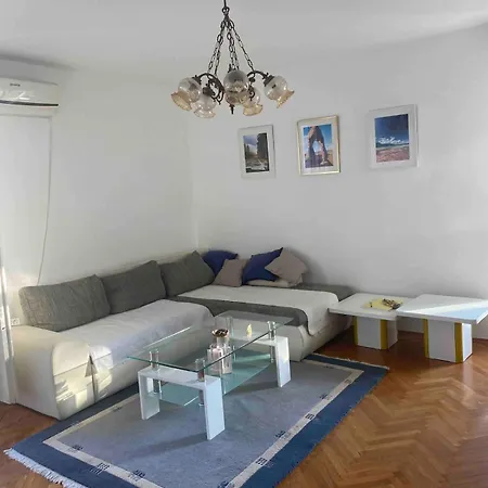 Lägenhet Spacious And Private 1 Bedroom Podgorica