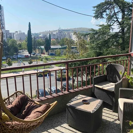 Spacious And Private 1 Bedroom