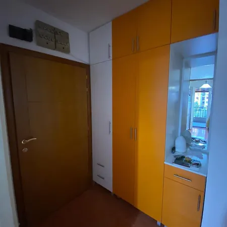 Spacious And Private 1 Bedroom Апартаменты