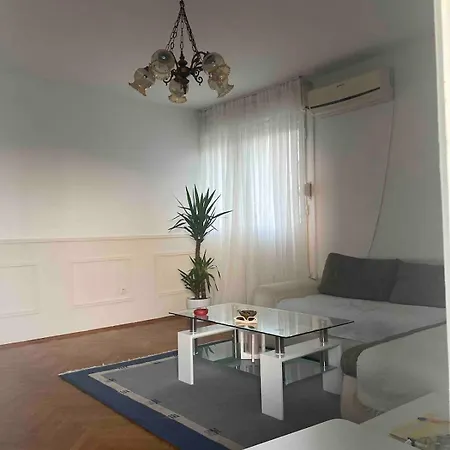 Апартаменты Spacious And Private 1 Bedroom Подгорица