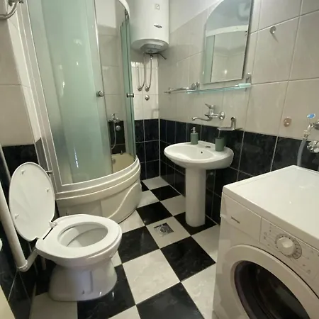 Spacious And Private 1 Bedroom Подгорица